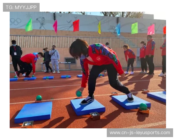 “挥拍如风,壁球挑战极限!高新区全民健身馆迎来速度与耐力之战”