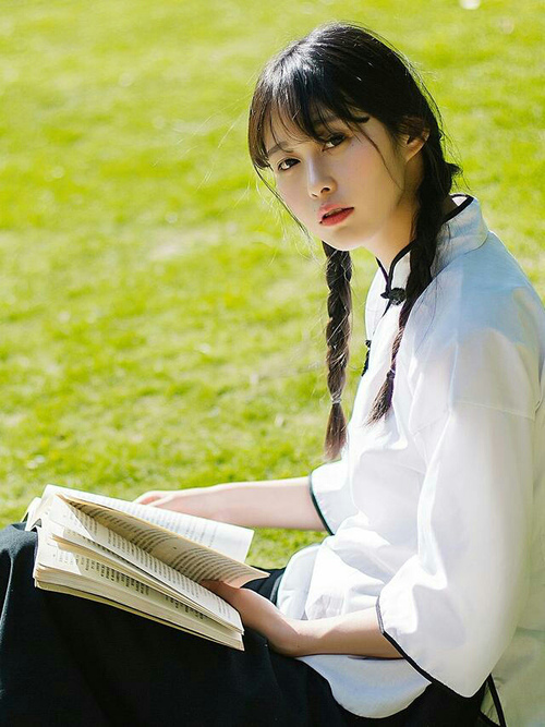 乐鱼体育平台登录-德甲超级攻防：精彩瞬间不断激烈！，德甲战术